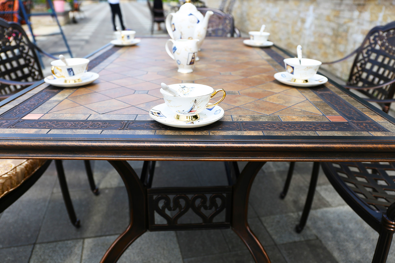 Стол Керамик с мозаикой, обеденный стол на улицу, садовая мебель для беседки и веранды, столы для летних кафе и ресторанов, чугунная мебель из литого алюминия, кованый стол