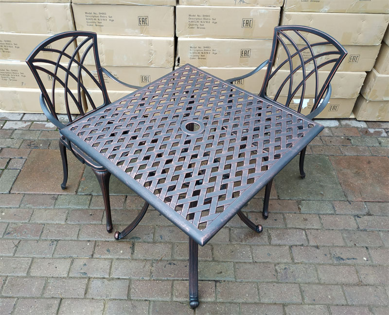 металлическая литая садовая мебель для дачи из алюминия. Чугунная мебель и кованые столы и стулья, мебель для кафе