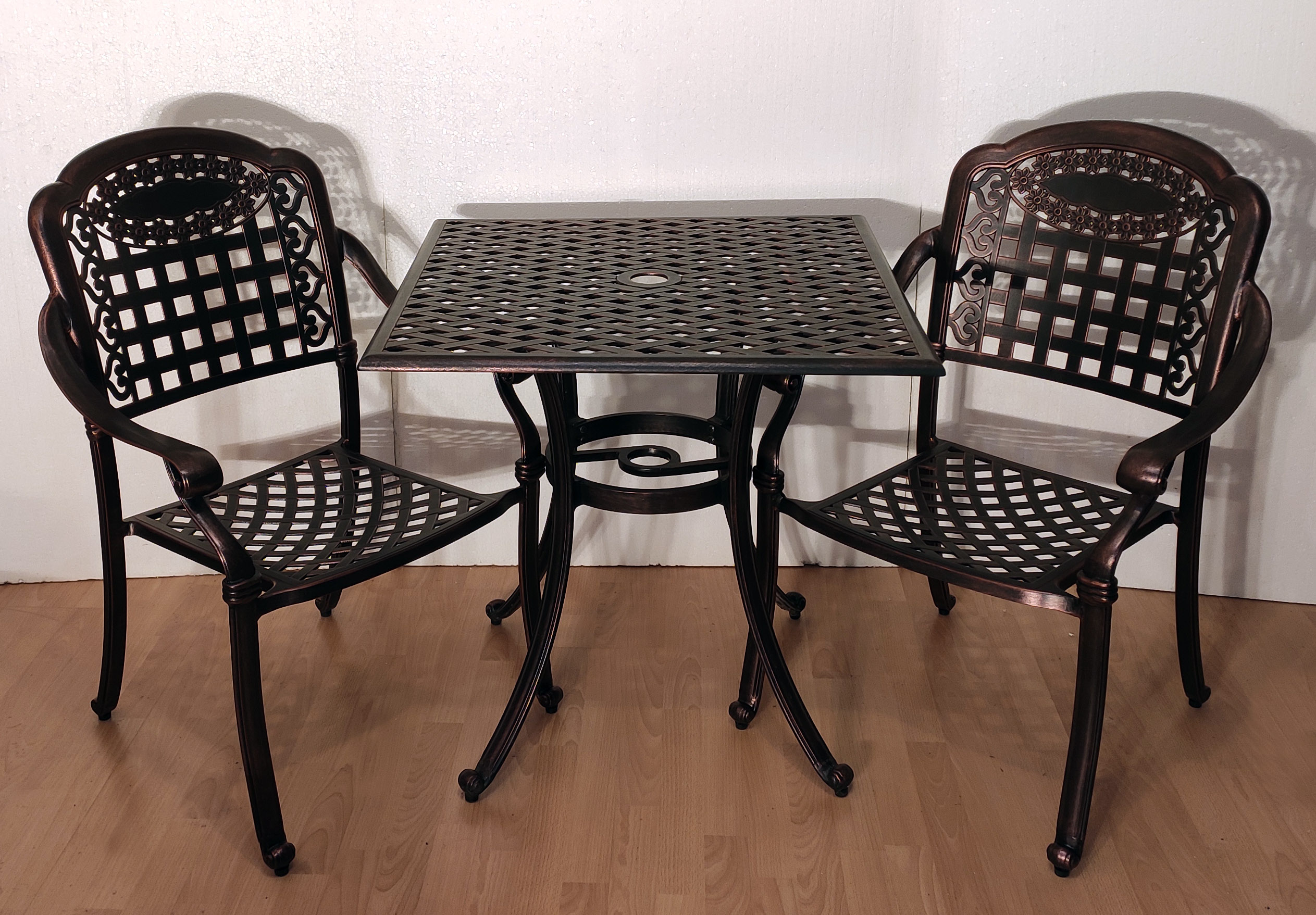Столы и кресла для сада металлические, дачная мебель из металла, стул и стол из литого алюминия, чугунная мебель, столы и стулья для кафе металлические.