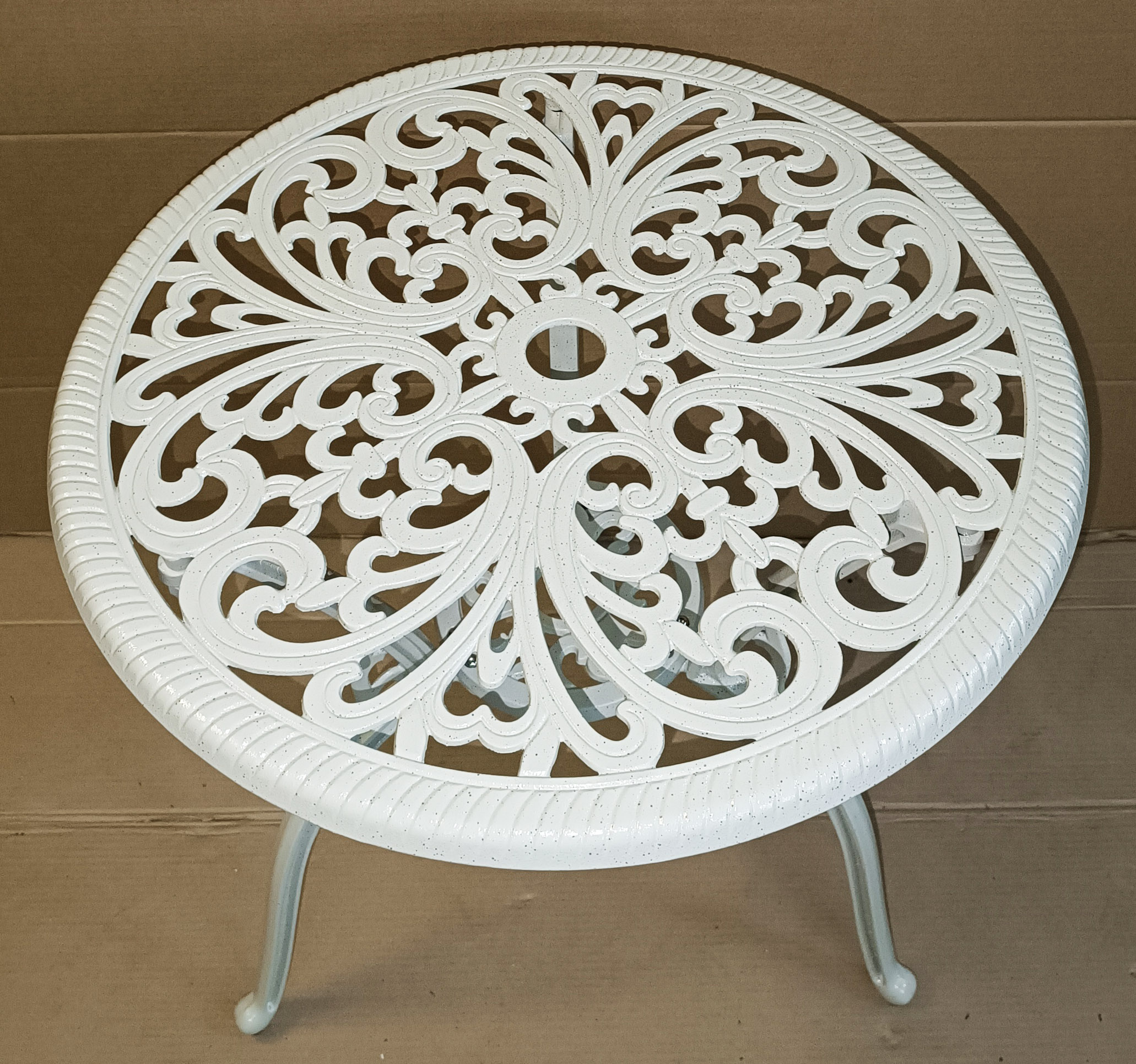 Белый садовый стол из металла круглый, Уличная мебель из литого алюминия от производителя, ажурный стол под цветок на дачу, кованые столы и стулья из литого чугуна.