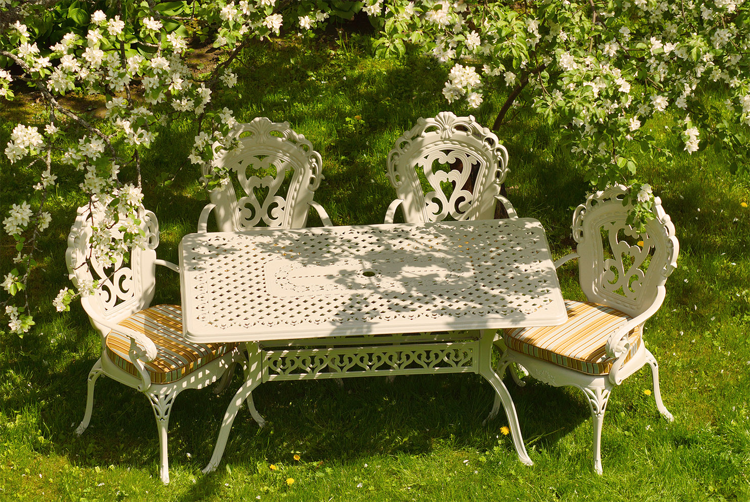 Обеденный комплект садовой мебели для улиц, стол из металла для дачи во двор, вишневый сад мебель для загородного особняка, стол и кресла в беседку, мебель HoReCa из металла для кафе и гостиниц