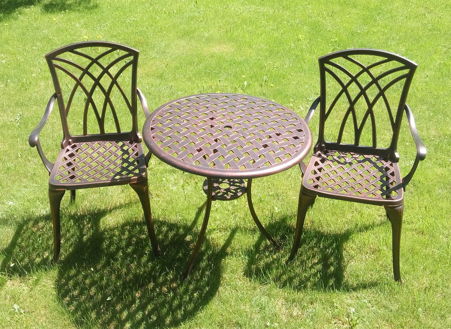 Металлическая мебель из литого алюминия для улицы, садовые столы и стулья из металла, чугунная мебель литая из легких сплавов.