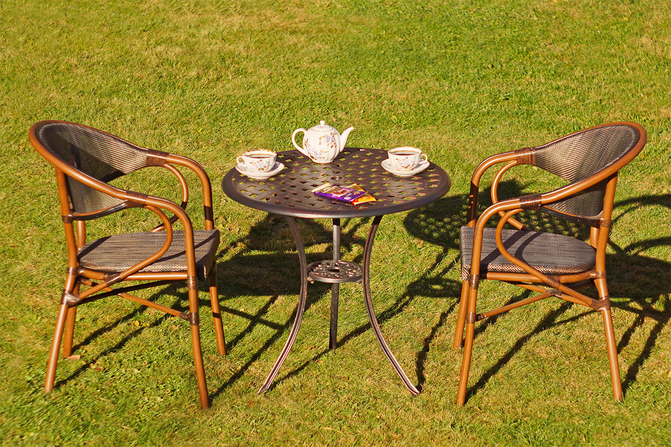Фабрика металлической садовой мебели, чайный комплект с плетеными креслами, плетёная мебель для улицы из алюминия, столы и стулья для кафе оптом от производителя
