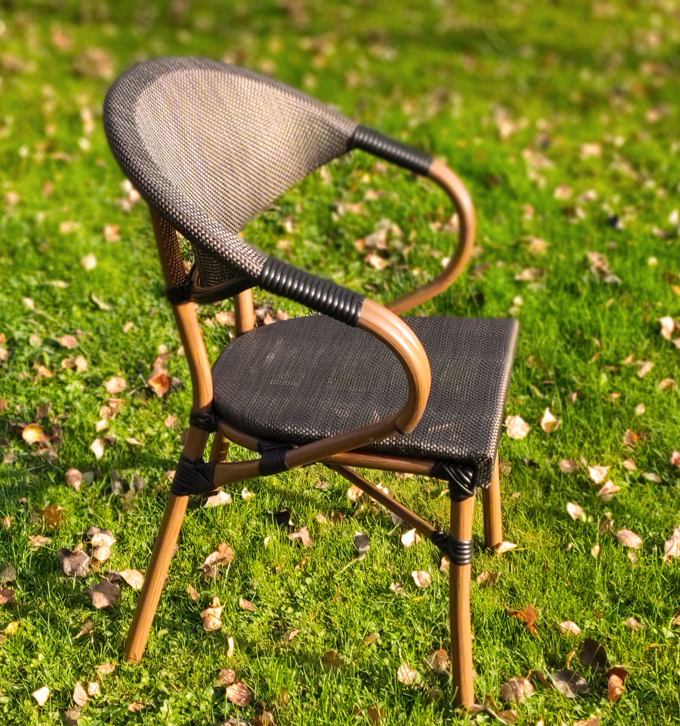 Садовое кресло с плетением, мебель из ротанга, кресло плетёное, садовая мебель на металлическом каркасе, кресло на веранду и в беседку на дачу