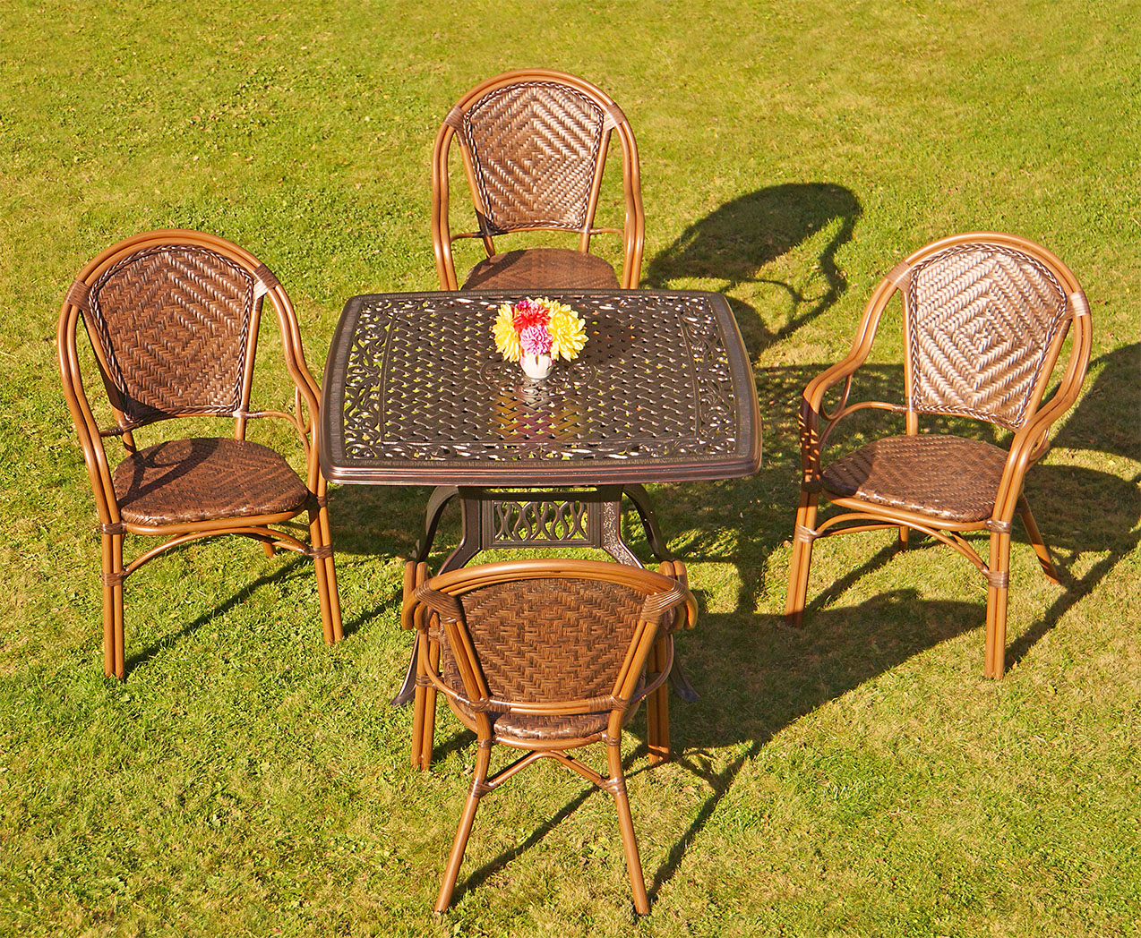 Садовая мебель от производителя, стол с креслами на веранду на террасу, плетёные кресла для дачи, мебель в беседку, комплект уличной мебели на летнюю веранду кафе, чугунный квадратный стол