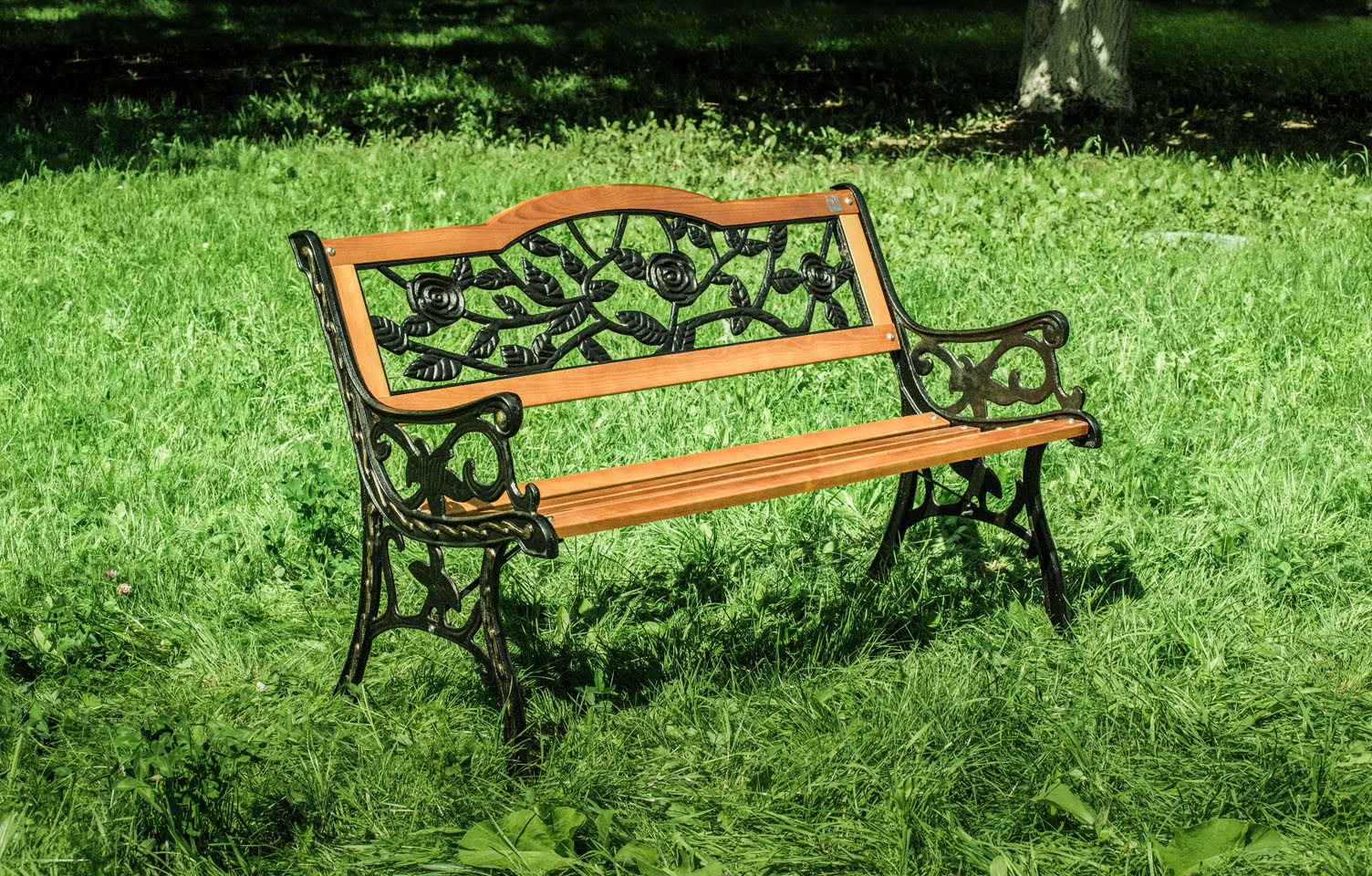Садовая скамейка из чугуна Роза, литая мебель картинки лавки во дворик патио