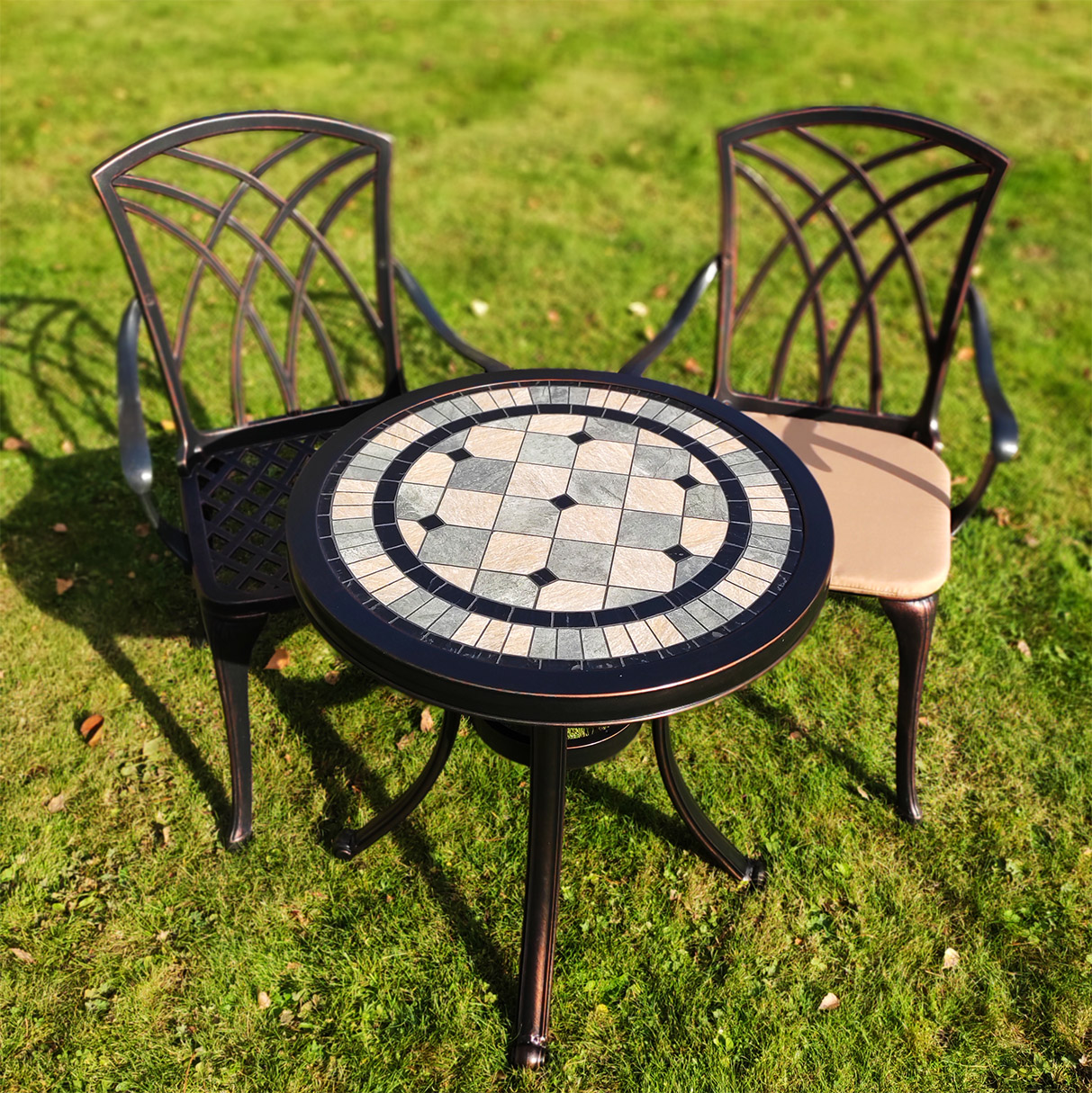 Комплект уличной мебели с керамическим столом, стол с плиткой на столешнице, металлический столик, кресла из алюминия и стол с камнем, стол с мозаикой, кованая мебель для кафе