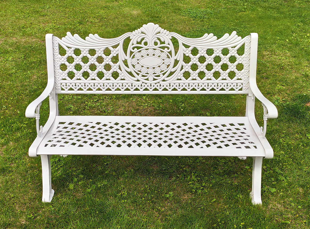 Скамейка для дачи белая литая, чугунная лавка на крыльцо, садовая мебель из литого алюминия, кованая скамейка во двор