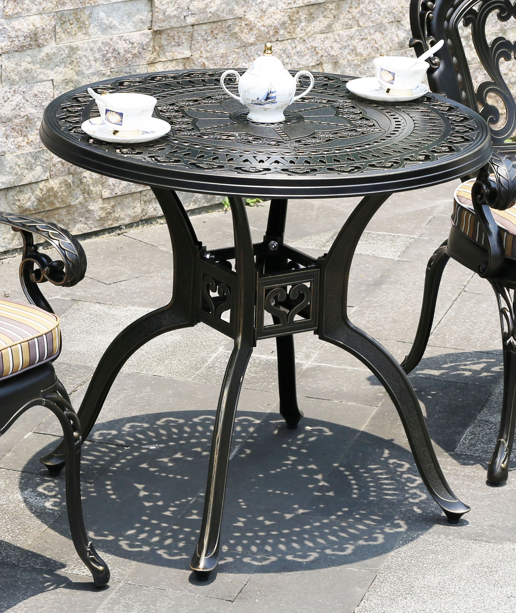 Садовая мебель из чугуна и литого алюминия, кованый стол для дачи в беседку, уличная кованая мебель для кафе и пансионатов, металлический садовый столик на дачу